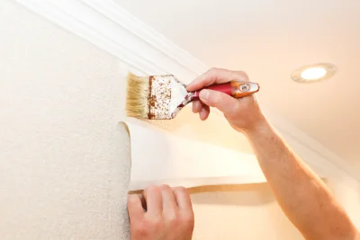 Pose de papier peint à Saint-Yorre — revêtements muraux et toiles de verre